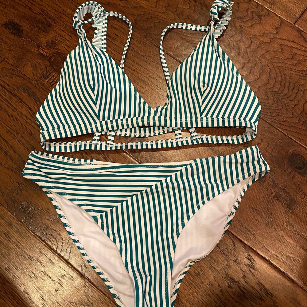 Cupshe Bikini Set size small